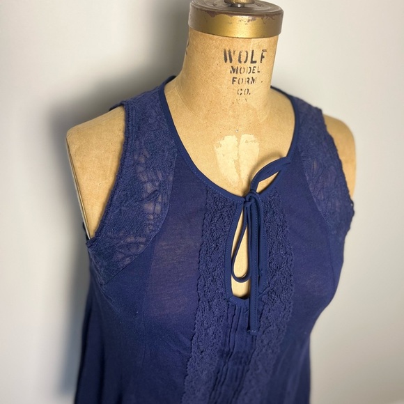 Anthropologie Meadow Rue royal
Blue knit sleeveless top with lace size small - Picture 2 of 7